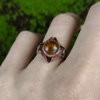 Pierścionek z bursztynem Xylathey