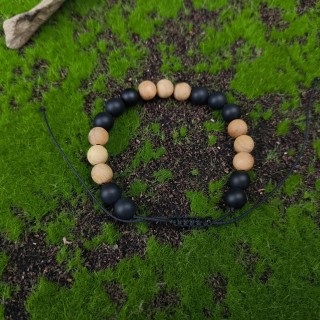 Bransoletka Onysk, Drewno sandałowe