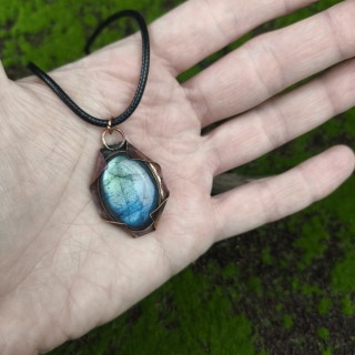 Naszyjnik z labradorytem Isthes