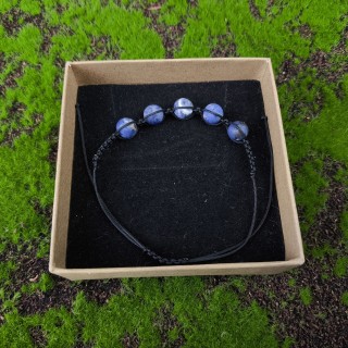 Bransoletka Sodalit na sznurku