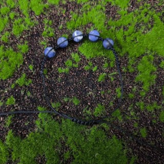 Bransoletka Sodalit na sznurku