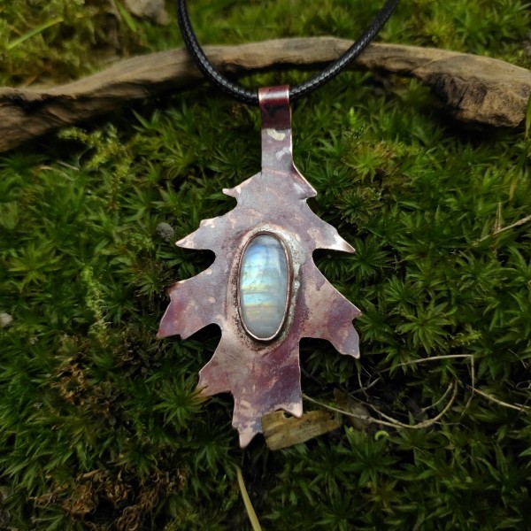 Naszyjnik z kamieniem księżycowym Olythia