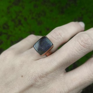 Pierścionek z labradorytem Kolithos