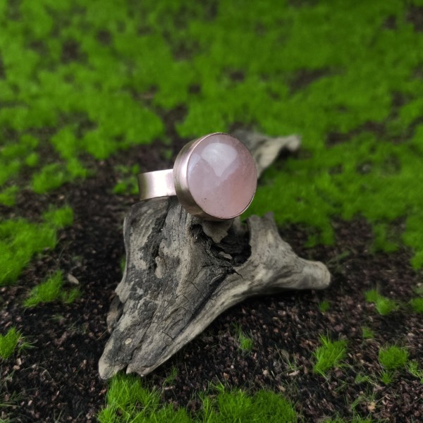 Pierścionek z kwarcem różowym Hikolis