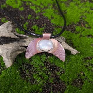 Naszyjnik z kamieniem księżycowym Lunis