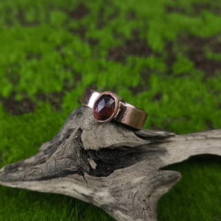 Pierścionek z granatem Geosir