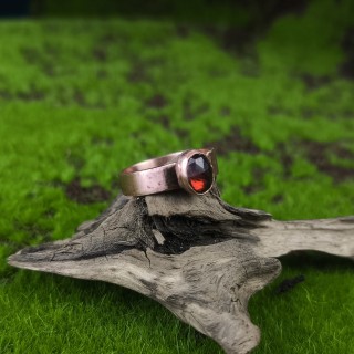 Pierścionek z granatem Geosir