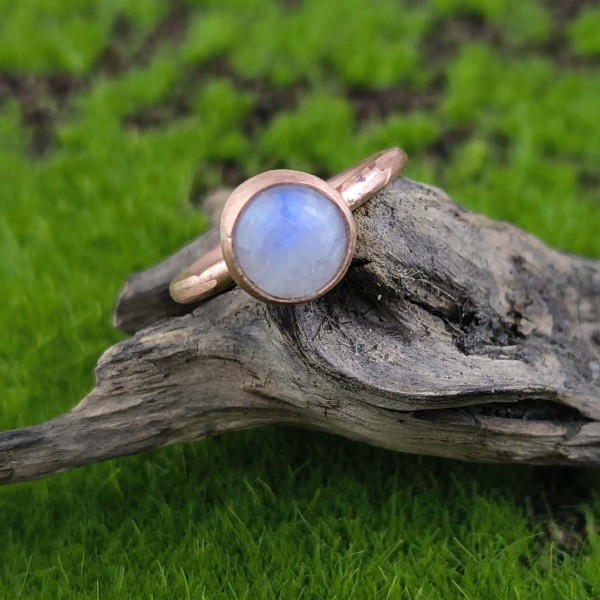 Pierścionek z kamieniem księżycowym Monseris