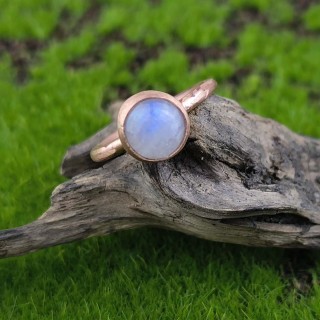 Pierścionek z kamieniem księżycowym Monseris